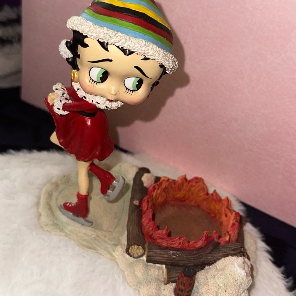 BETTY BOOP COLLECTIBLE FIGURE